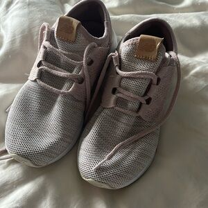 Women’s new balance shoes